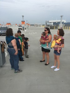 Babywearing-Flashmobbing-Mommies 2
