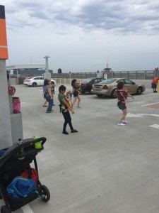 Babywearing-Flashmobbing-Mommies 4