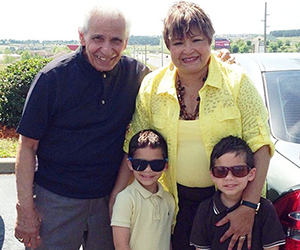 Tips to Celebrate National Grandparents Day with TracFone