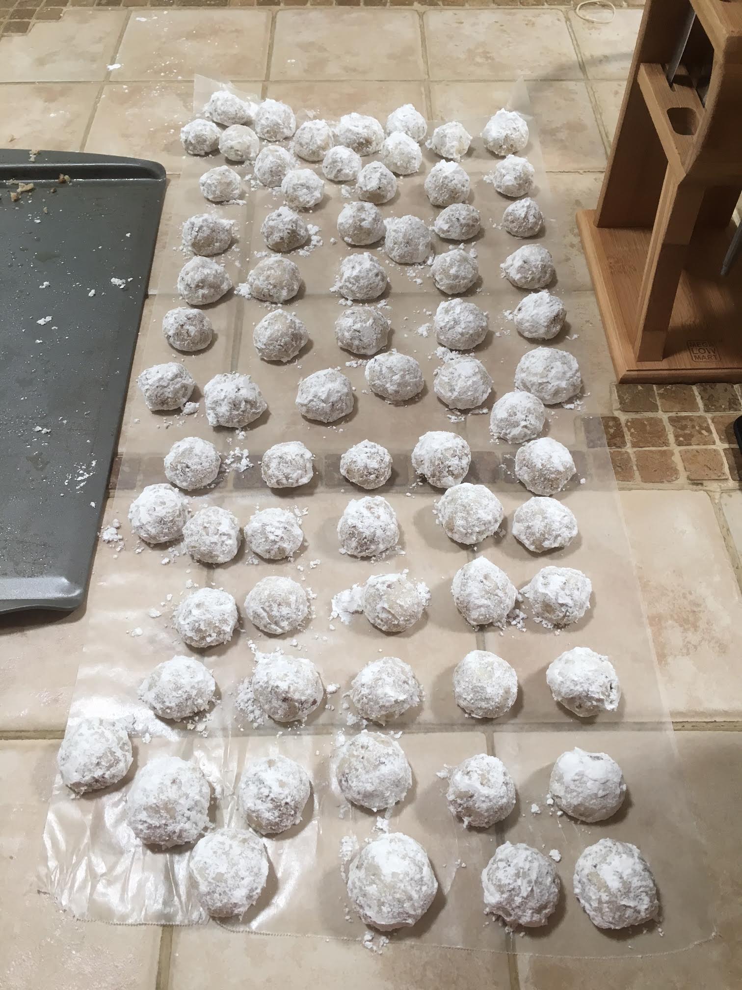 Snowball Cookies {Holiday Recipe}